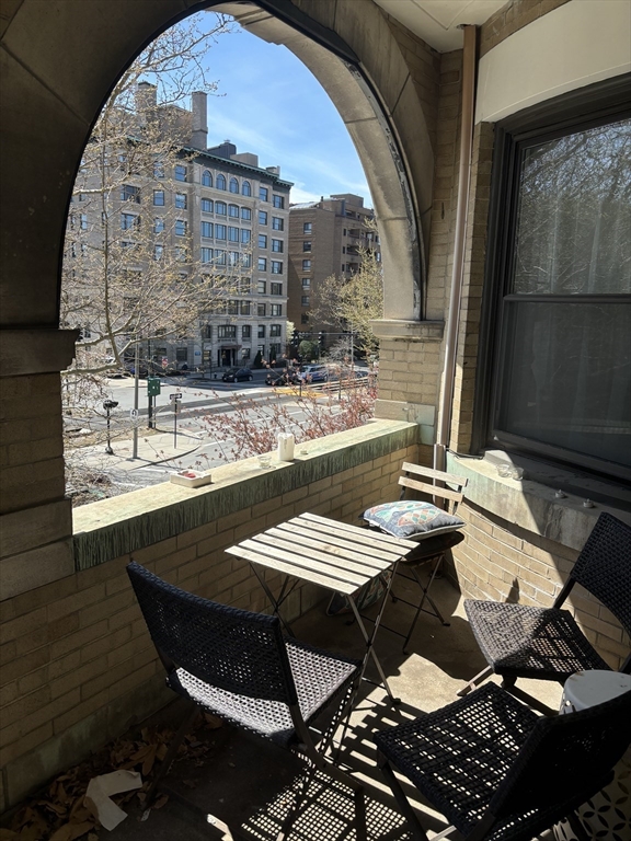 2 bed, 1 bath apartment for rent at 1080 Beacon St Unit 3A, Brookline — photo 5 of 9