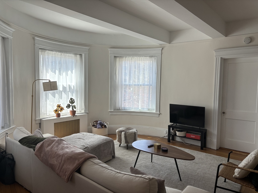 2 bed, 1 bath apartment for rent at 1080 Beacon St Unit 3A, Brookline — photo 6 of 9