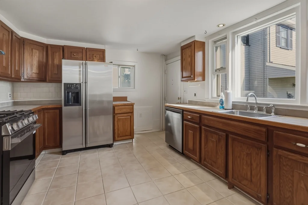 2 bed, 1 bath apartment for rent at 1080 Shirley St Unit 1, Point Shirley — photo 3 of 24