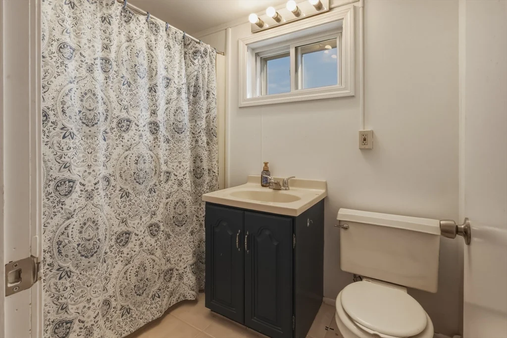 2 bed, 1 bath apartment for rent at 1080 Shirley St Unit 1, Point Shirley — photo 9 of 24