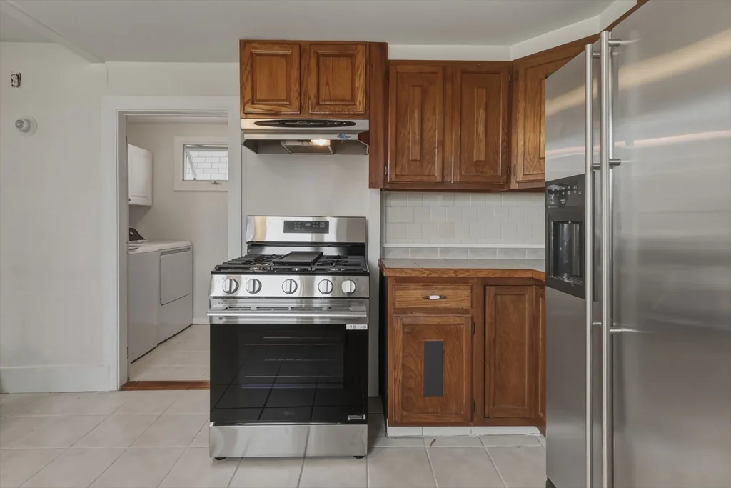 2 bed, 1 bath apartment for rent at 1080 Shirley St Unit 1, Point Shirley — photo 2 of 24