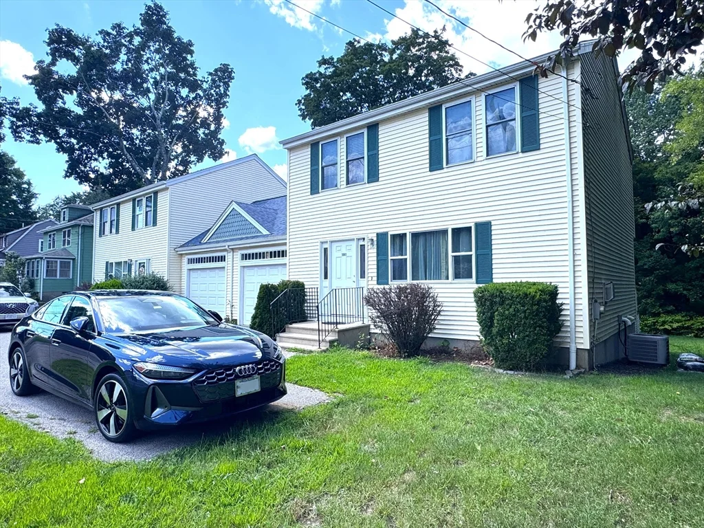 3 bed, 3 bath apartment for rent at 1081 Main St Unit 1081, Walpole — photo 2 of 4