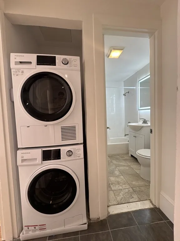 2 bed, 1 bath apartment for rent at 1082 Commonwealth Ave Unit 303, Allston — photo 4 of 9