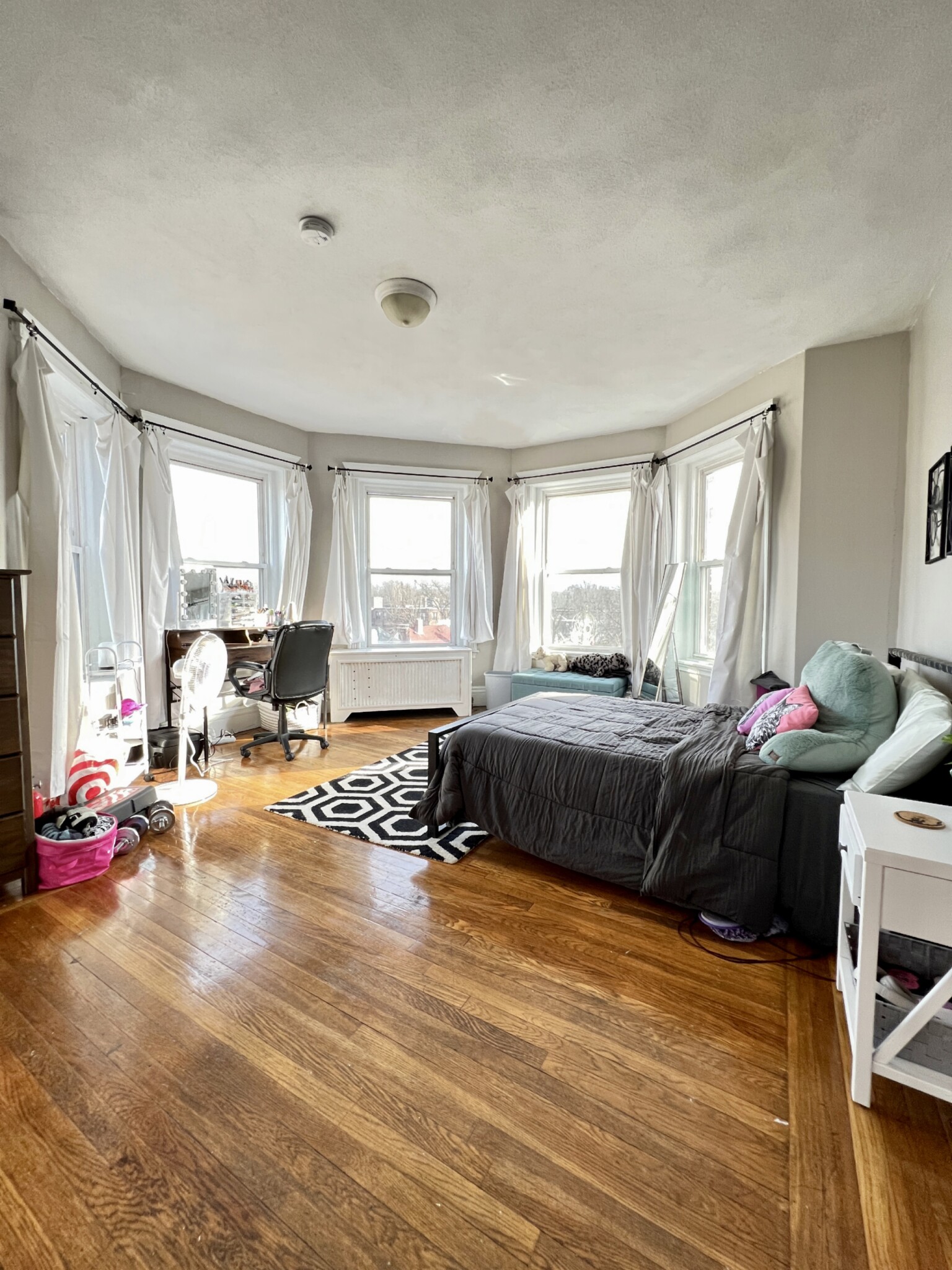 1 bed, 1 bath apartment for rent at 1082 Commonwealth Ave Unit 402, Brighton — photo 3 of 7