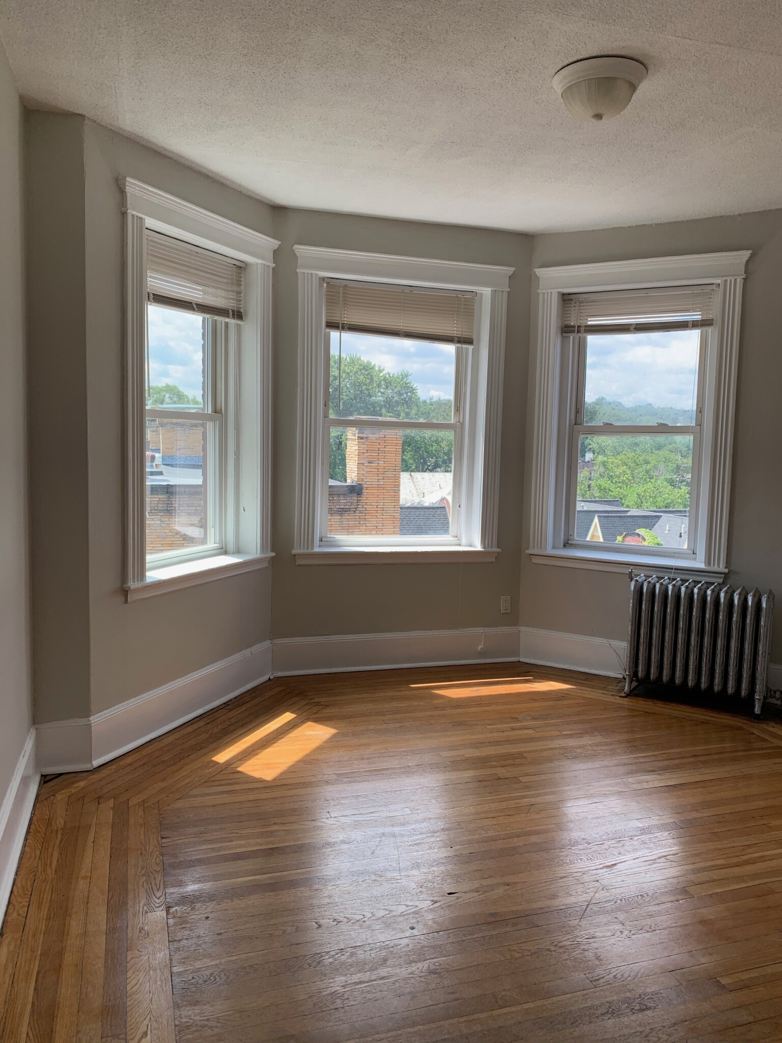 1 bed, 1 bath apartment for rent at 1082 Commonwealth Ave Unit 404, Brighton