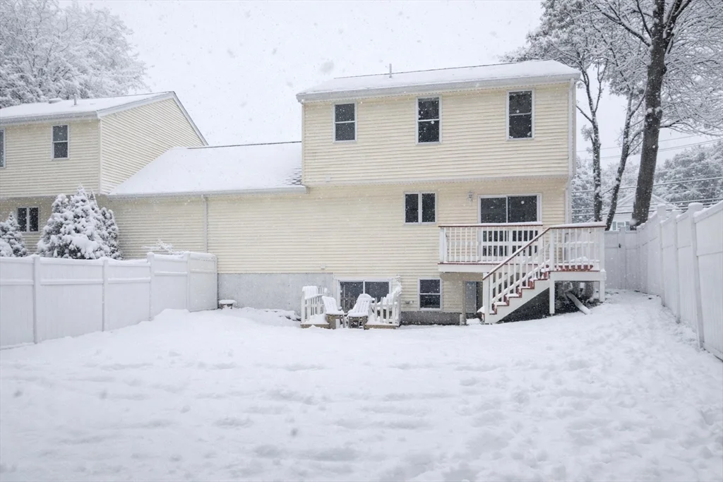 3 bed, 1 bath apartment for rent at 1083 Main St Unit 1083, Walpole — photo 3 of 31