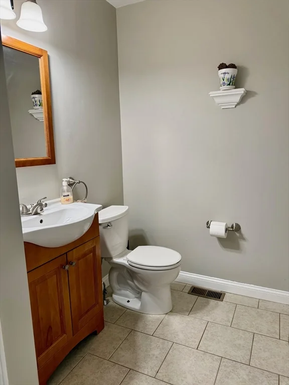 3 bed, 1 bath apartment for rent at 1083 Main St Unit 1083, Walpole — photo 31 of 31