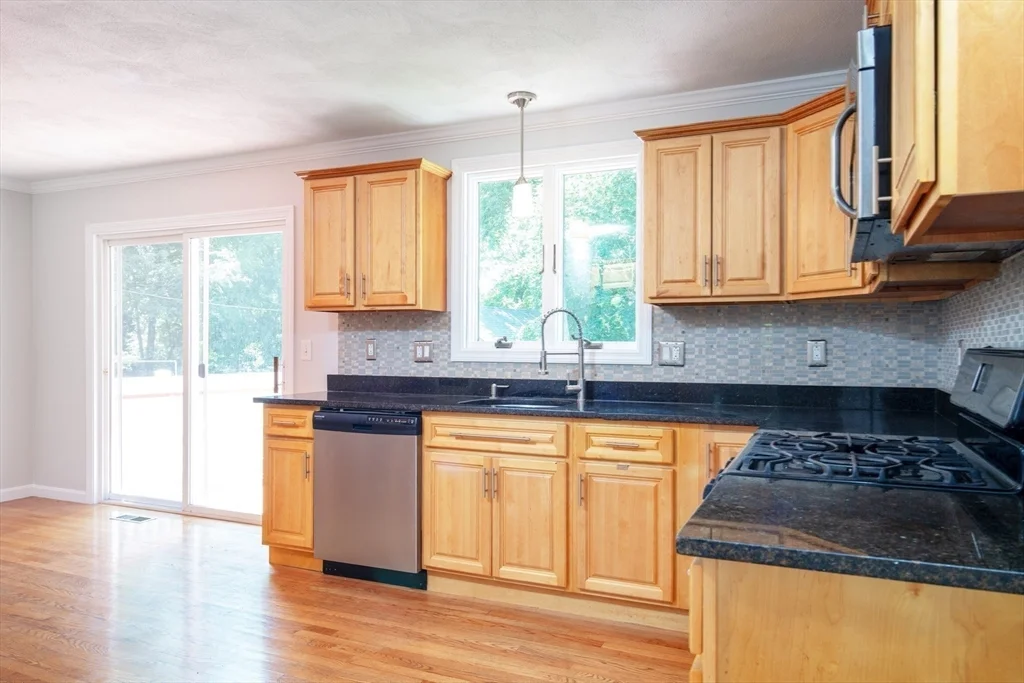 3 bed, 1 bath apartment for rent at 1083 Main St Unit 1083, Walpole — photo 11 of 31