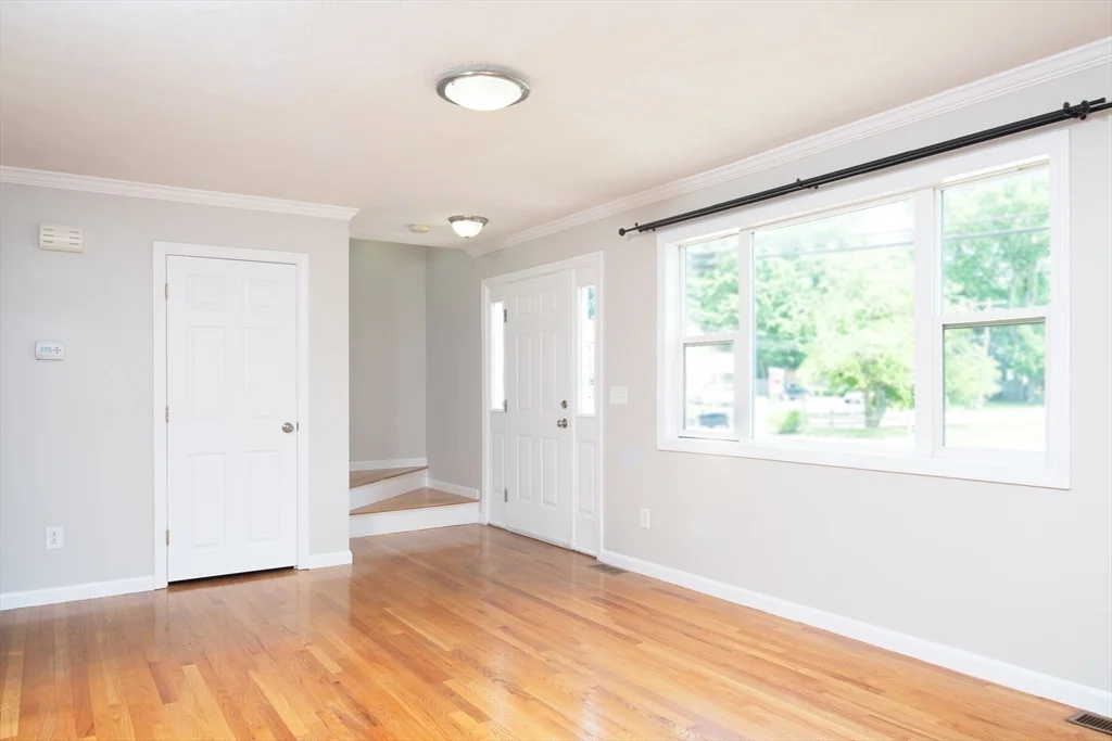 3 bed, 1 bath apartment for rent at 1083 Main St Unit 1083, Walpole — photo 5 of 31