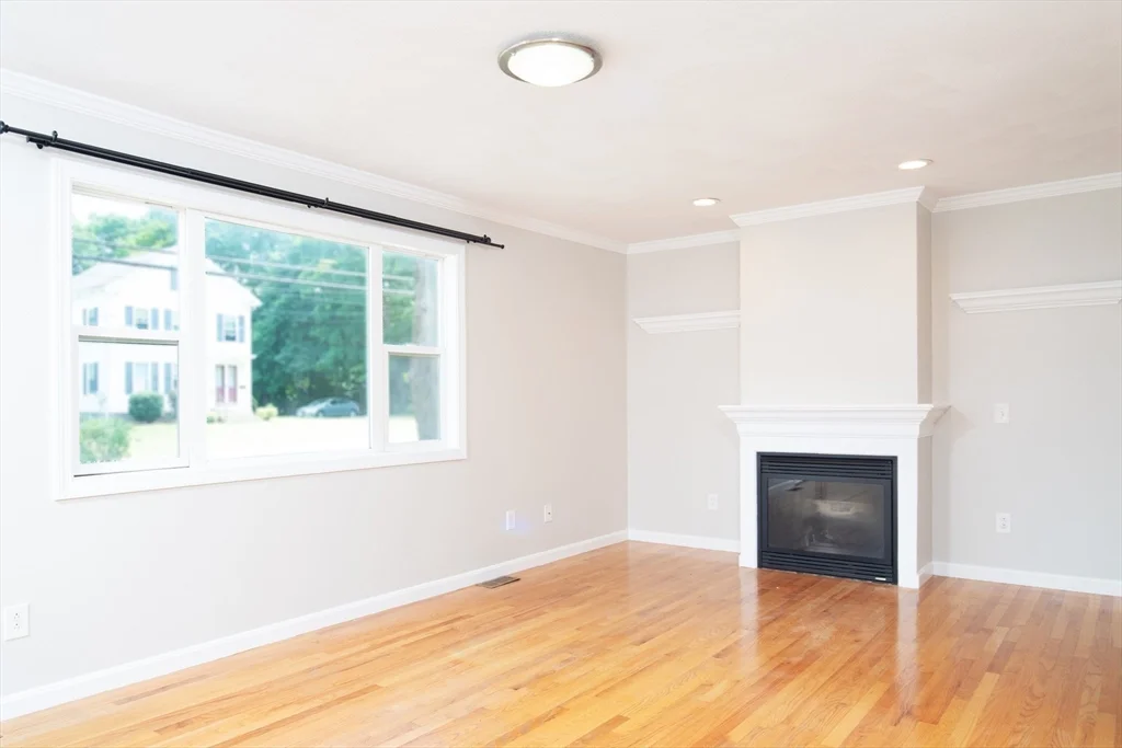 3 bed, 1 bath apartment for rent at 1083 Main St Unit 1083, Walpole — photo 7 of 31