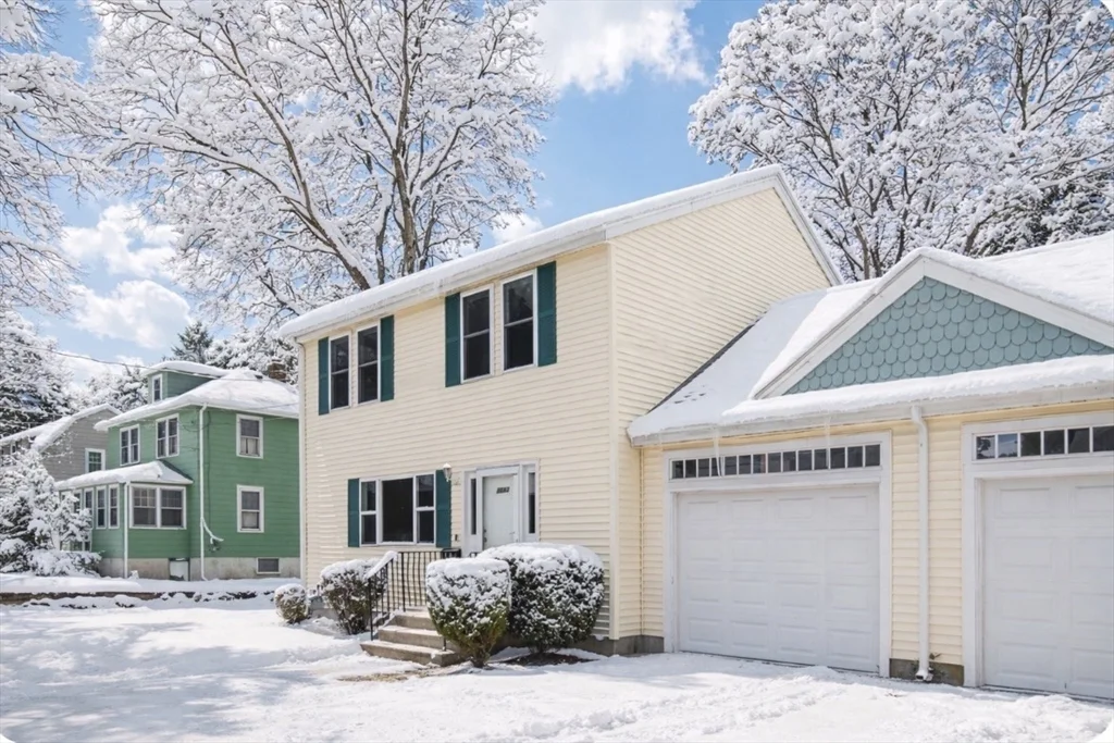 3 bed, 1 bath apartment for rent at 1083 Main St Unit 1083, Walpole — photo 2 of 31