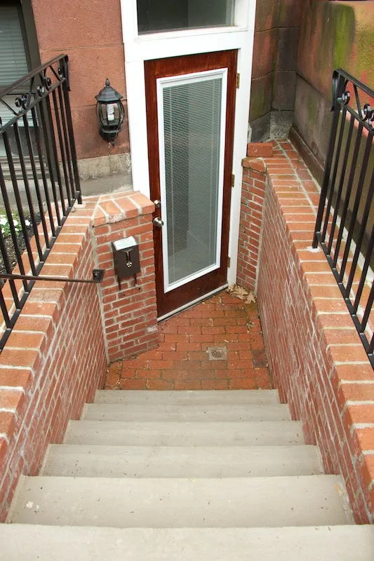 3 bed, 2 bath apartment for rent at 1089 Beacon St Unit 1, Longwood — photo 4 of 14
