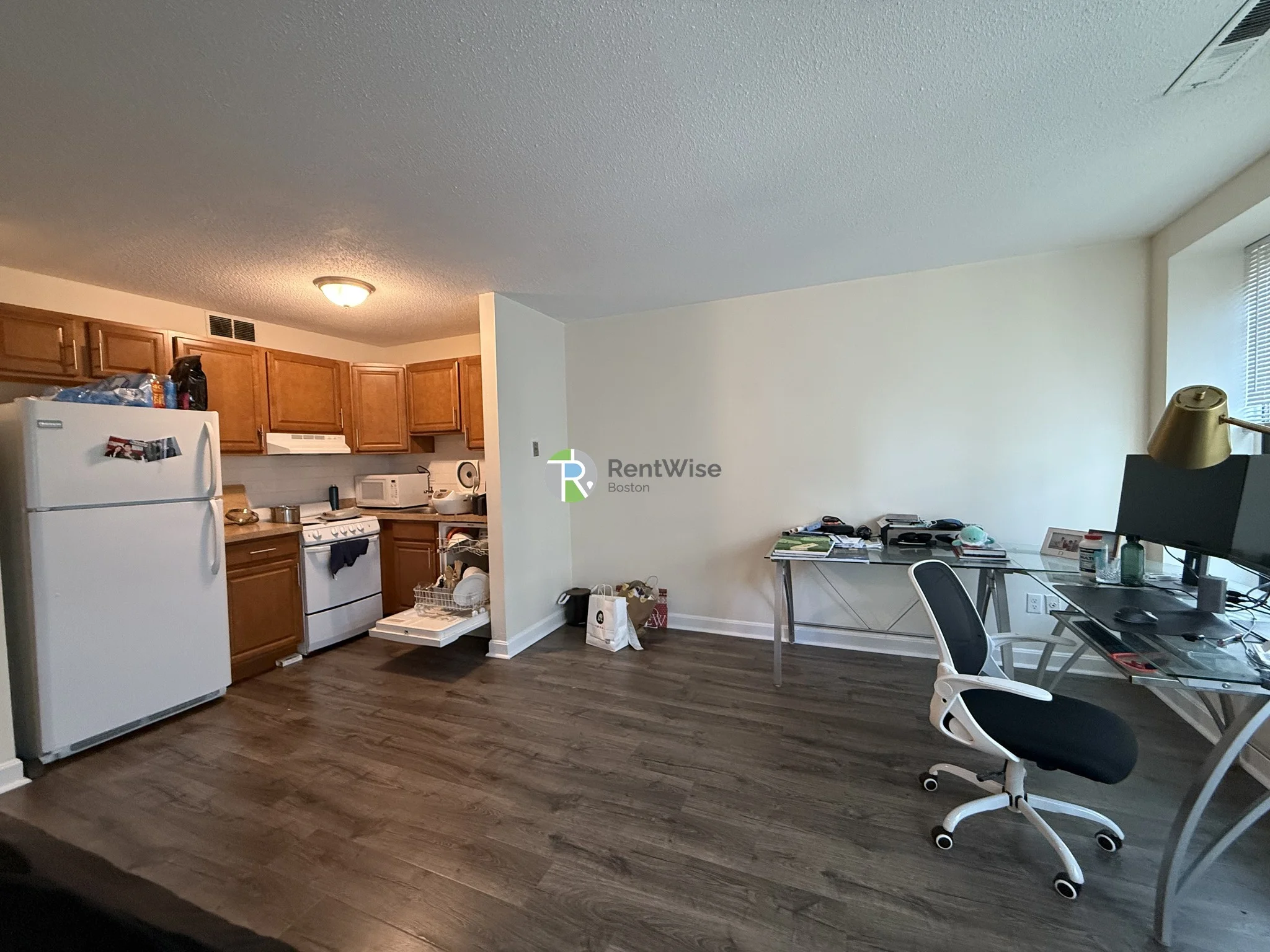Studio bed, 1 bath apartment for rent at 1089 Boylston St Unit 1, Fenway — photo 4 of 10