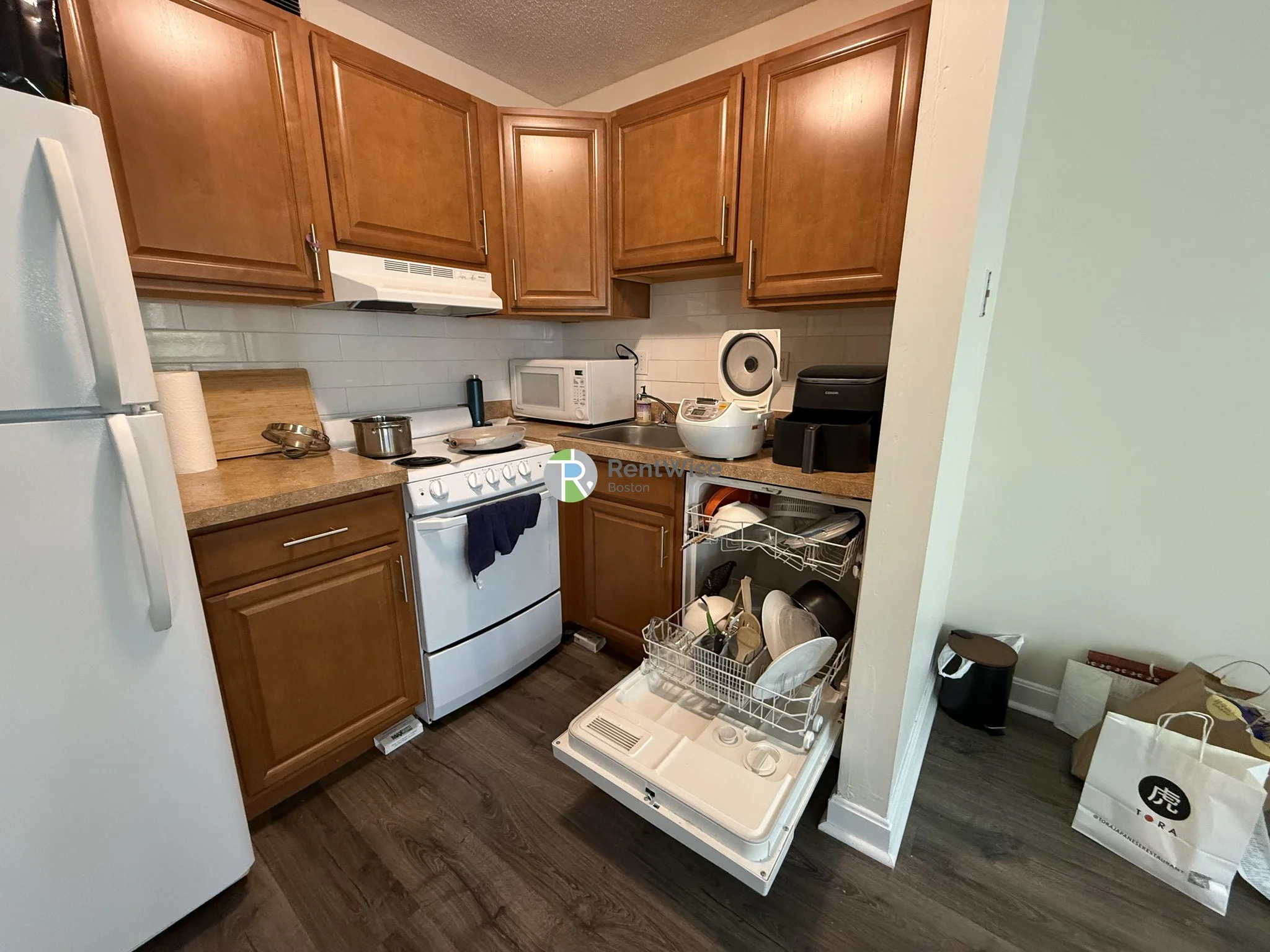 Studio bed, 1 bath apartment for rent at 1089 Boylston St Unit 1, Fenway — photo 5 of 10