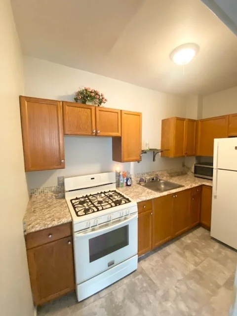 3 bed, 1 bath apartment for rent at 109-111 Chadwick St Unit 111-2, Haverhill — photo 4 of 6