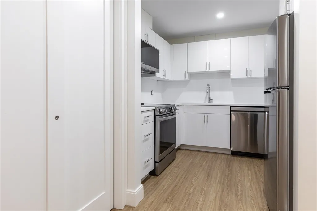 3 bed, 2 bath apartment for rent at 109-111 Tremont St Unit 111, Brighton — photo 6 of 18