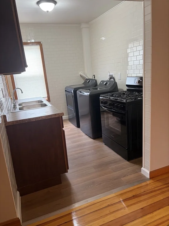 3 bed, 1 bath apartment for rent at 109 Ash St Unit 1, Fall River — photo 4 of 8