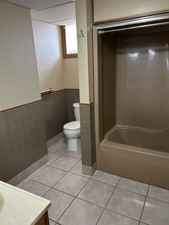 2 bed, 1 bath apartment for rent at 109 Ash Unit 1 B, Fall River — photo 6 of 6