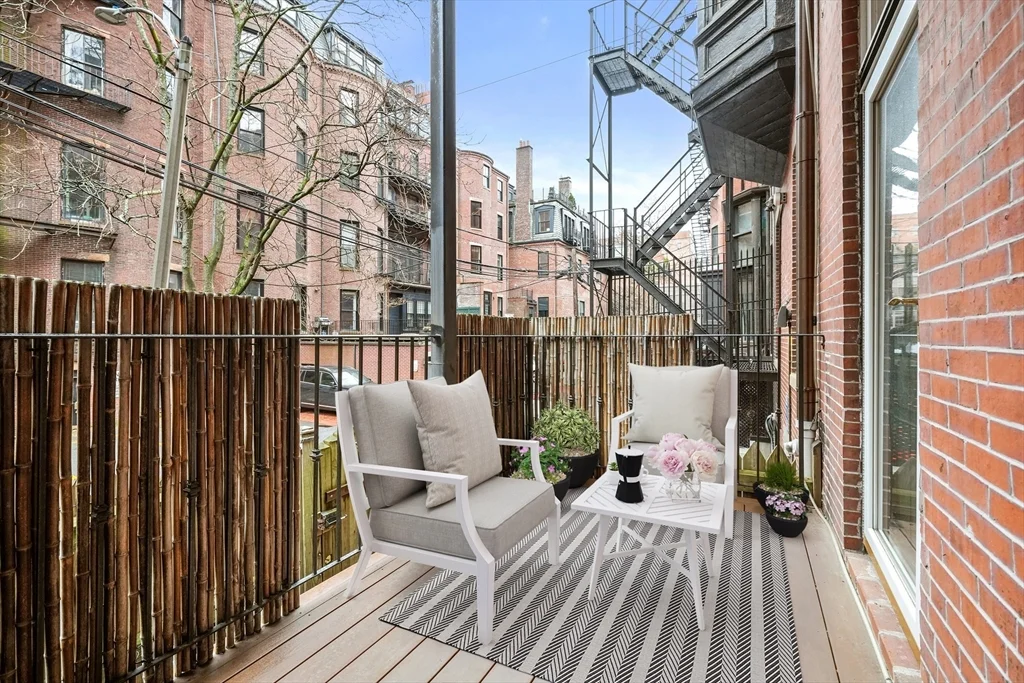 2 bed, 1 bath apartment for rent at 109 Beacon St Unit 2, Back Bay — photo 2 of 10