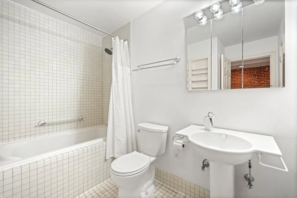 2 bed, 1 bath apartment for rent at 109 Beacon St Unit 2, Back Bay — photo 8 of 10