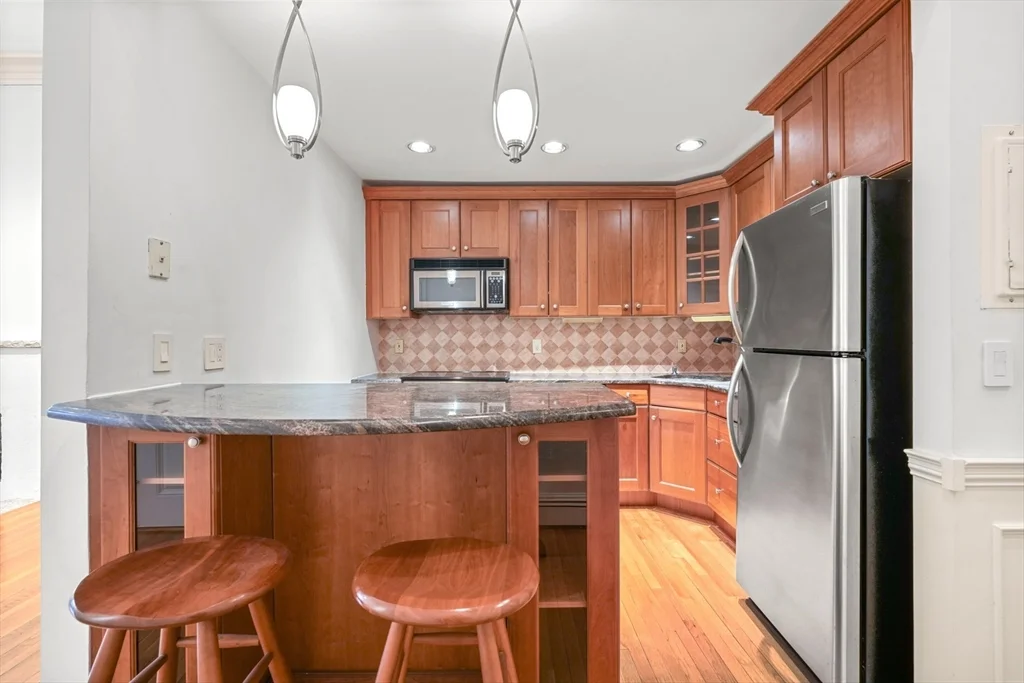 2 bed, 1 bath apartment for rent at 109 Beacon St Unit 2, Back Bay — photo 3 of 10