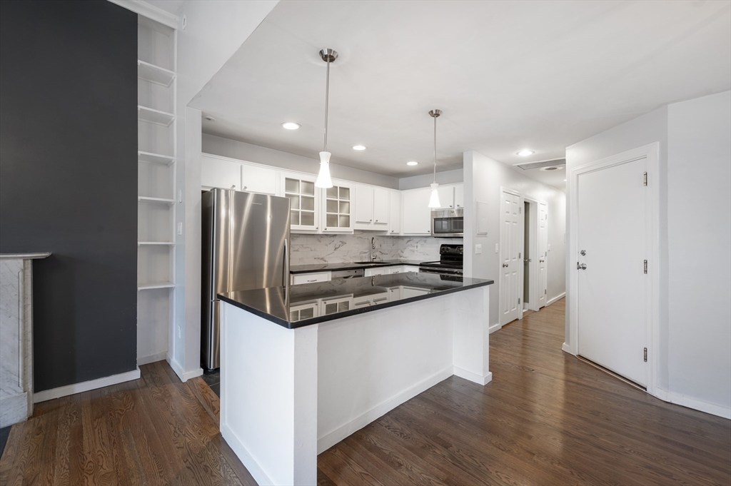 2 bed, 1.5 bath apartment for rent at 109 Beacon St Unit 4, Back Bay — photo 3 of 10
