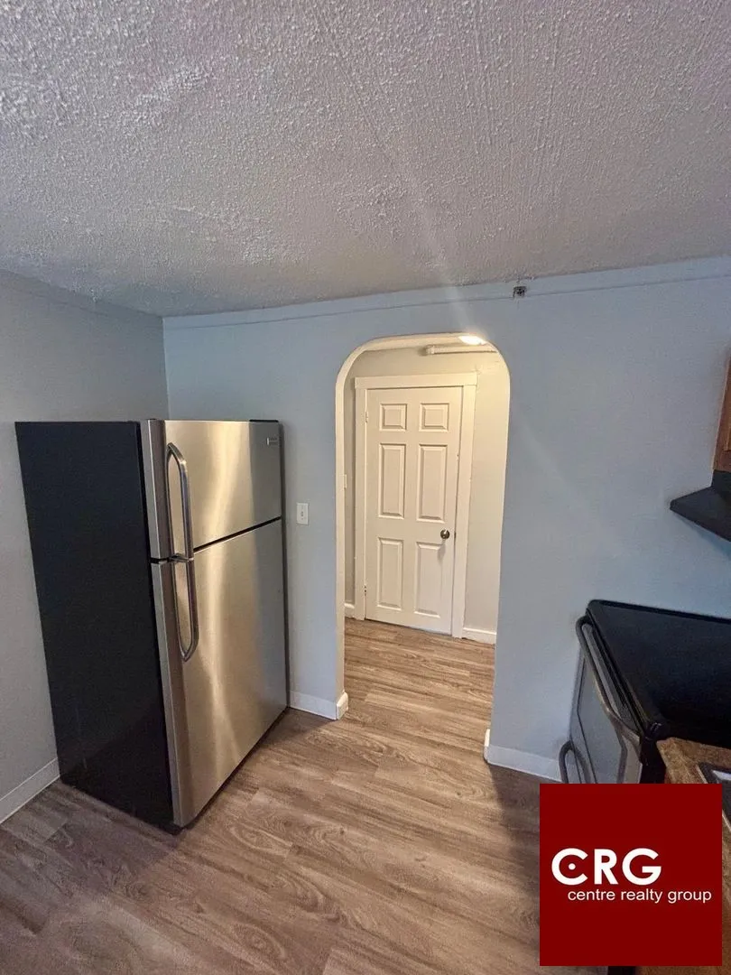 3 bed, 1 bath apartment for rent at 109 Broad St Unit 3B, Lynn — photo 3 of 13