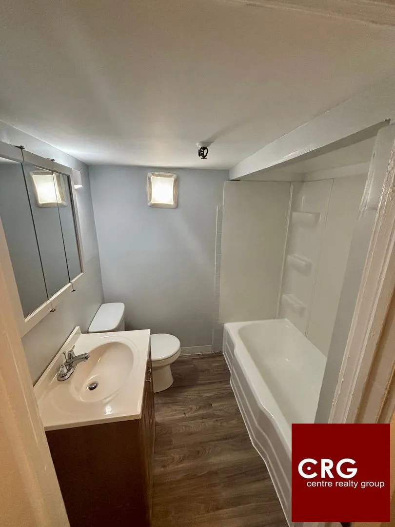 3 bed, 1 bath apartment for rent at 109 Broad St Unit 3B, Lynn — photo 4 of 13