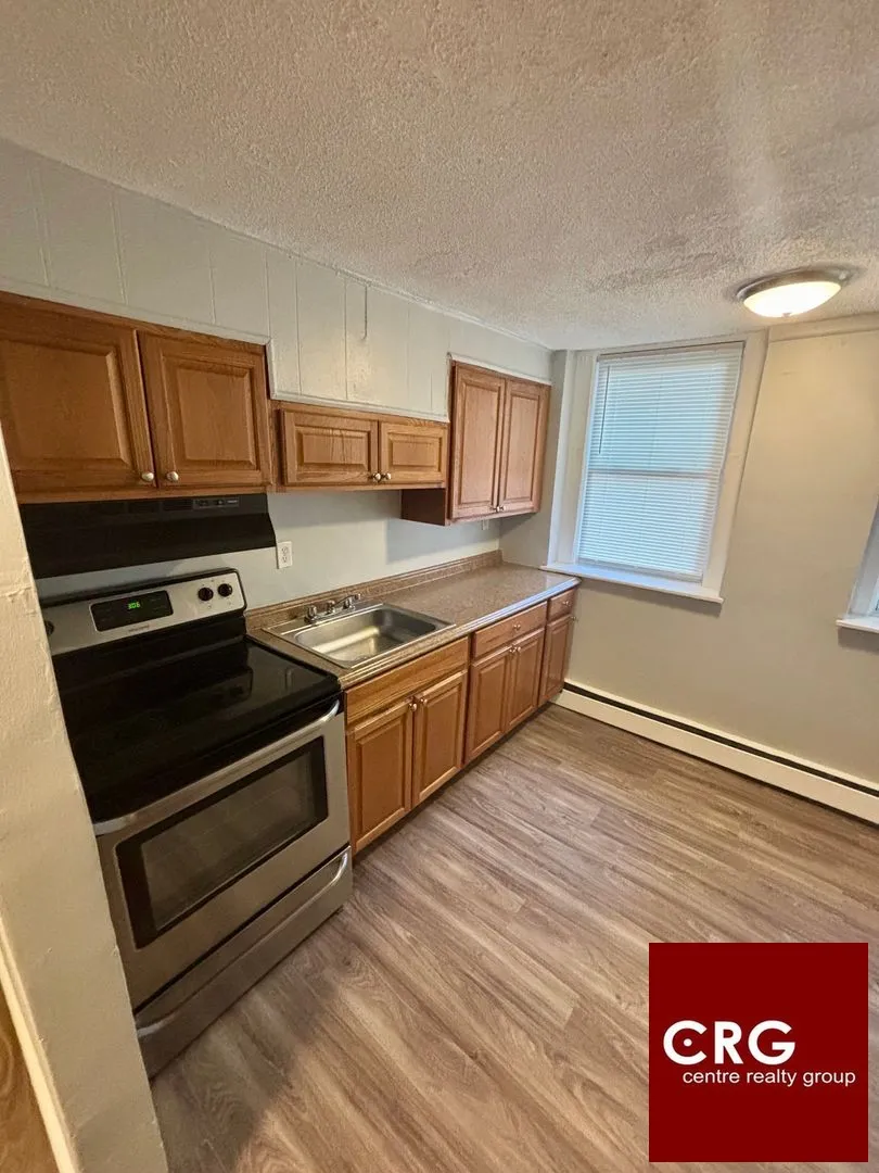 3 bed, 1 bath apartment for rent at 109 Broad St Unit 3B, Lynn — photo 2 of 13
