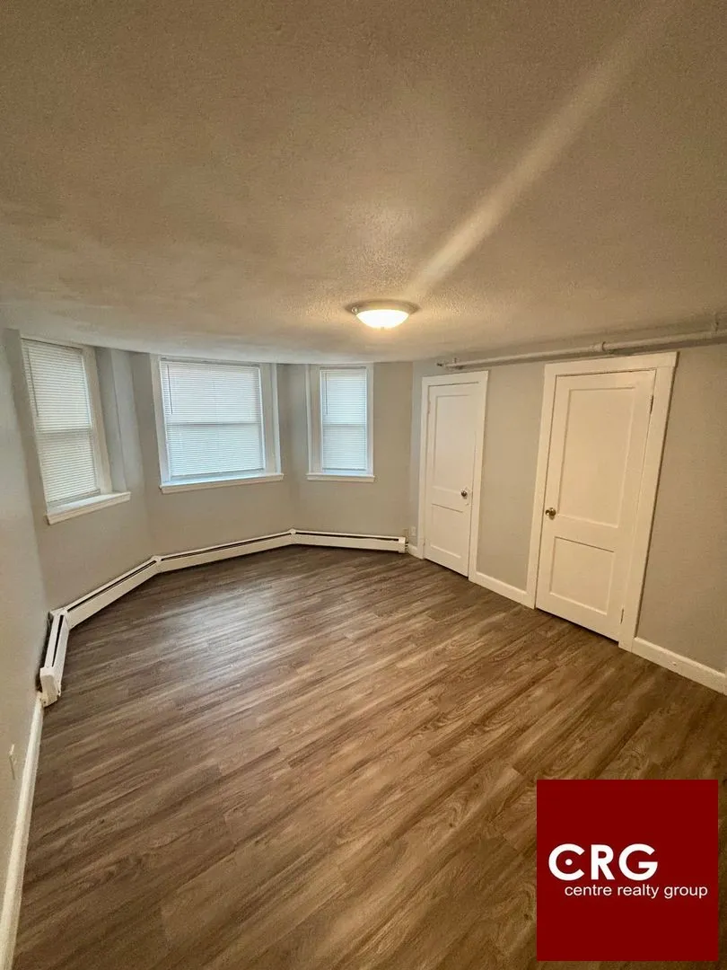 3 bed, 1 bath apartment for rent at 109 Broad St Unit 3B, Lynn — photo 5 of 13