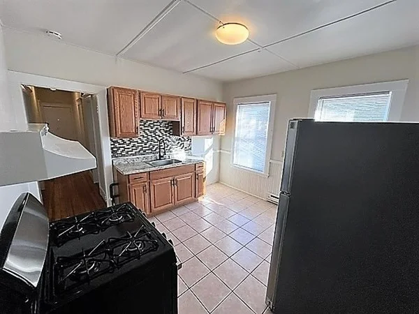 3 bed, 1 bath apartment for rent at 109 Capen St Unit 3, Dorchester — photo 3 of 11