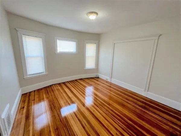 3 bed, 1 bath apartment for rent at 109 Capen St Unit 3, Dorchester — photo 5 of 11