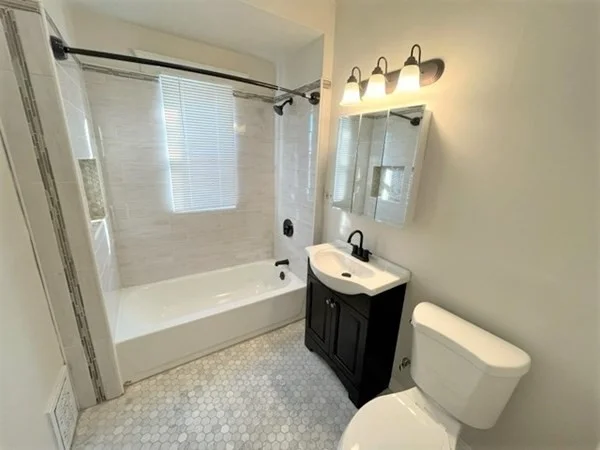 3 bed, 1 bath apartment for rent at 109 Capen St Unit 3, Dorchester — photo 6 of 11