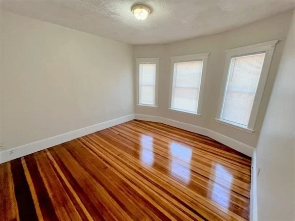 3 bed, 1 bath apartment for rent at 109 Capen St Unit 3, Dorchester — photo 4 of 11