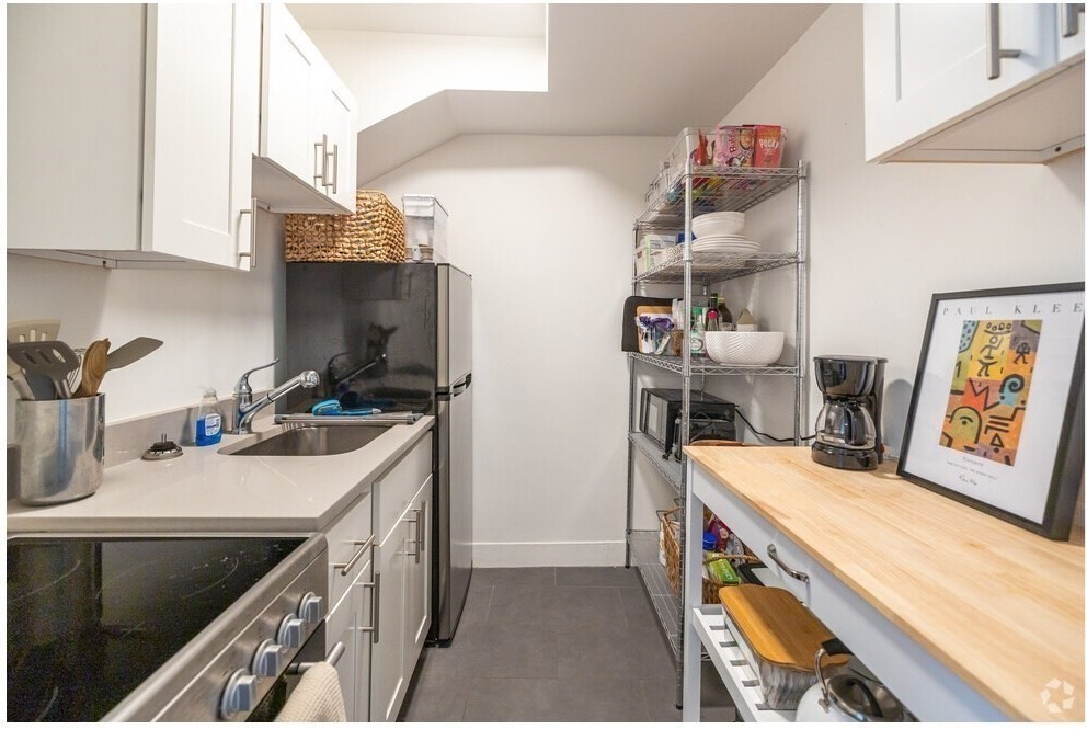 Studio bed, 1 bath apartment for rent at 109 Charles St Unit 3, Beacon Hill