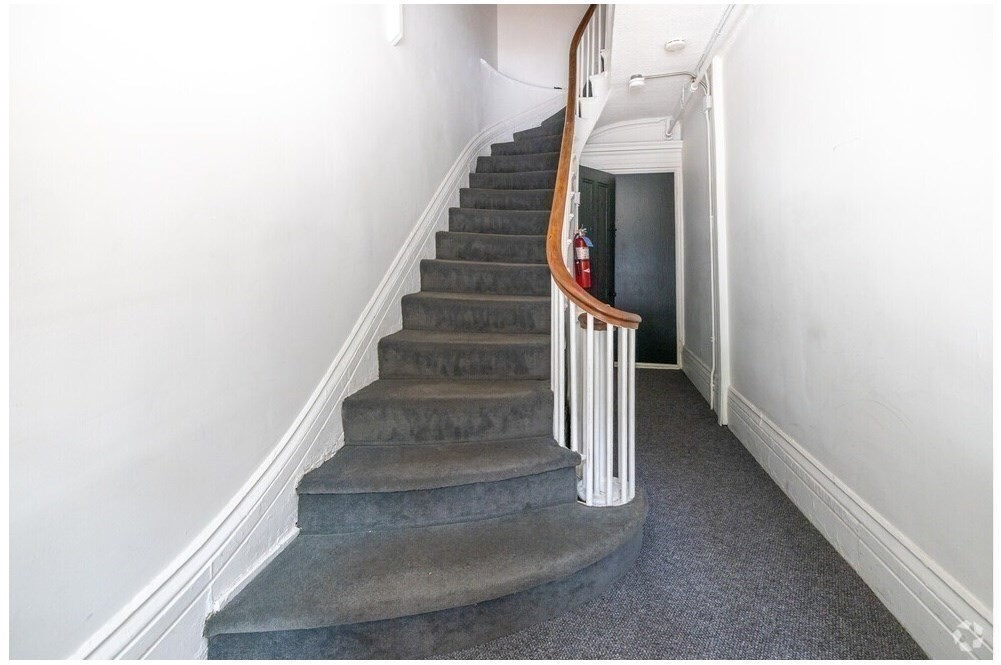 Studio bed, 1 bath apartment for rent at 109 Charles St Unit 3, Beacon Hill — photo 4 of 7