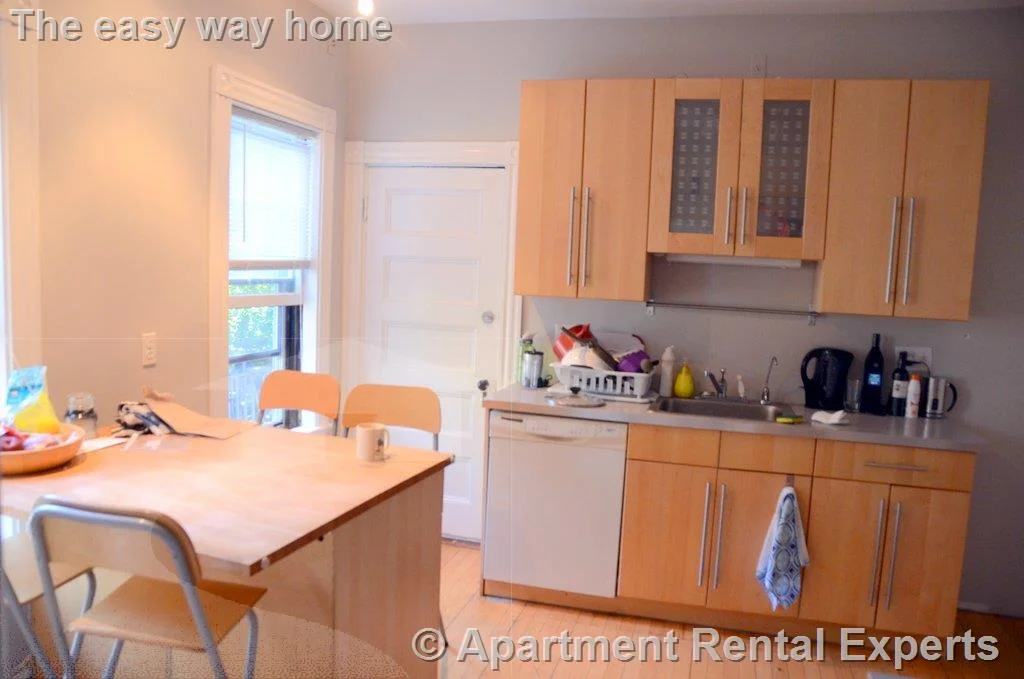 3 bed, 1 bath apartment for rent at 109 College Ave Unit 2, Davis Square — photo 1 of 9