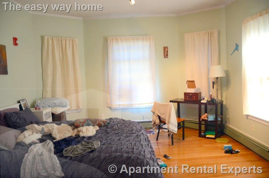 3 bed, 1 bath apartment for rent at 109 College Ave Unit 2, Davis Square — photo 5 of 9
