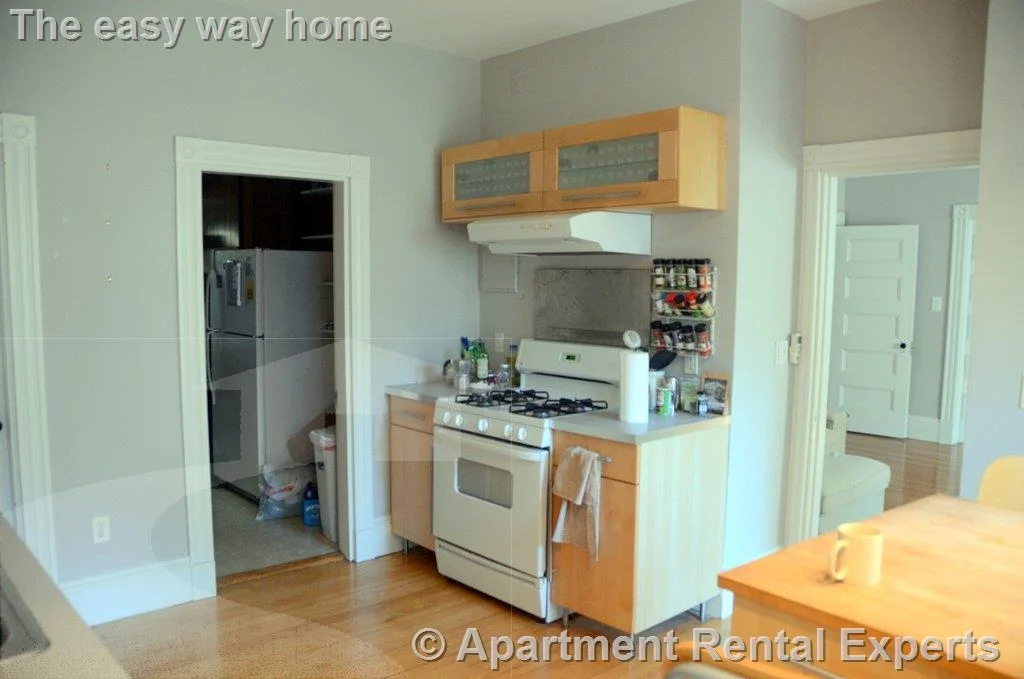 3 bed, 1 bath apartment for rent at 109 College Ave Unit 2, Davis Square — photo 2 of 9