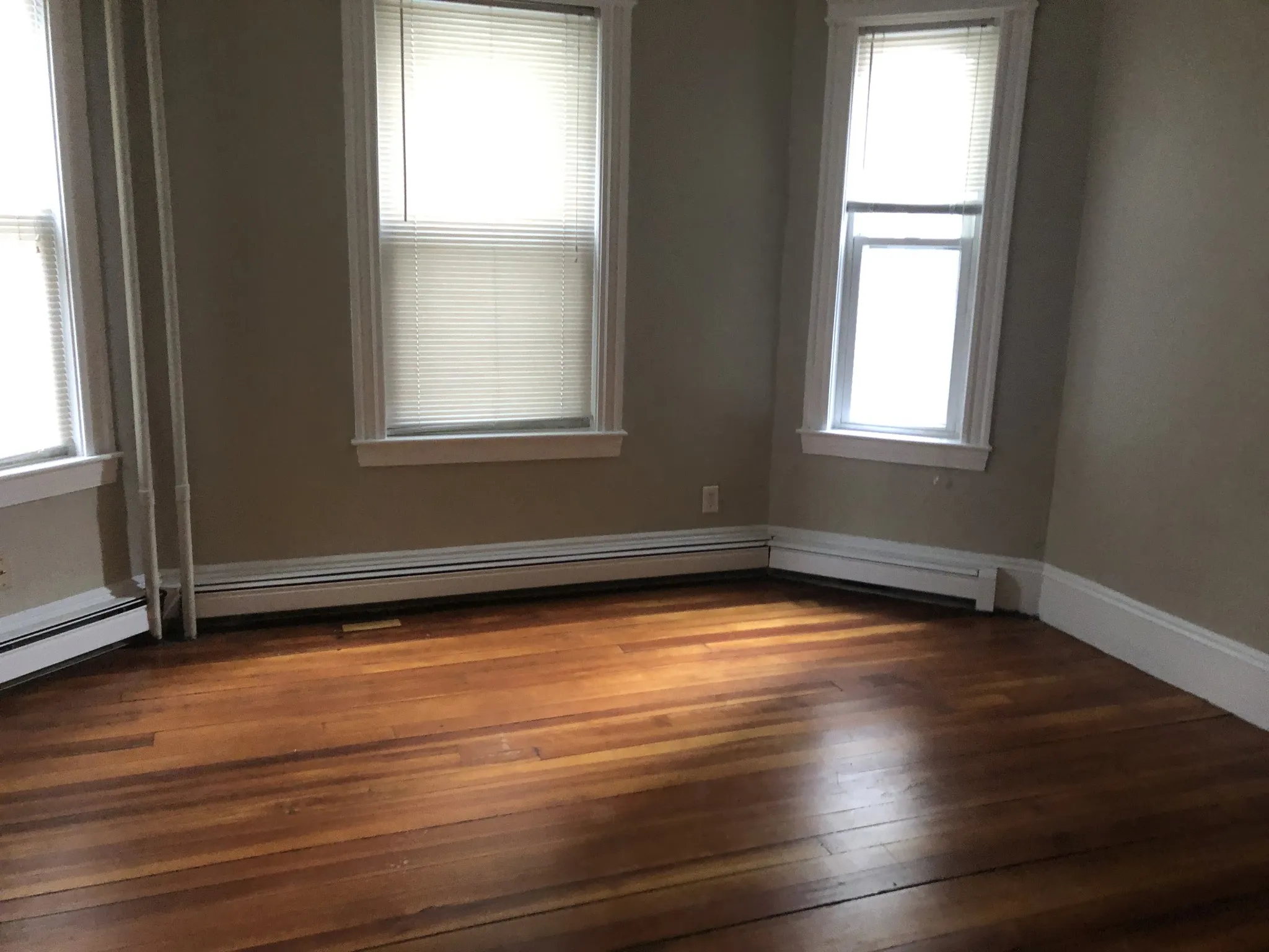 4 bed, 1 bath apartment for rent at 109 Congress Ave Unit 1, Chelsea — photo 4 of 10