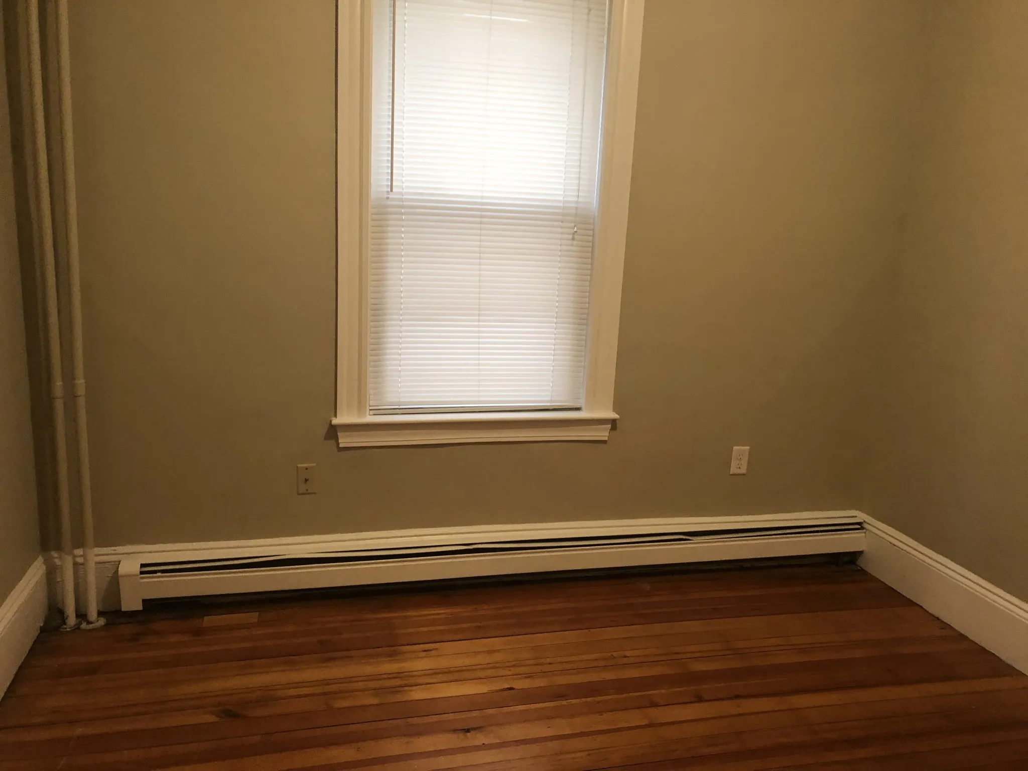 4 bed, 1 bath apartment for rent at 109 Congress Ave Unit 1, Chelsea — photo 3 of 10