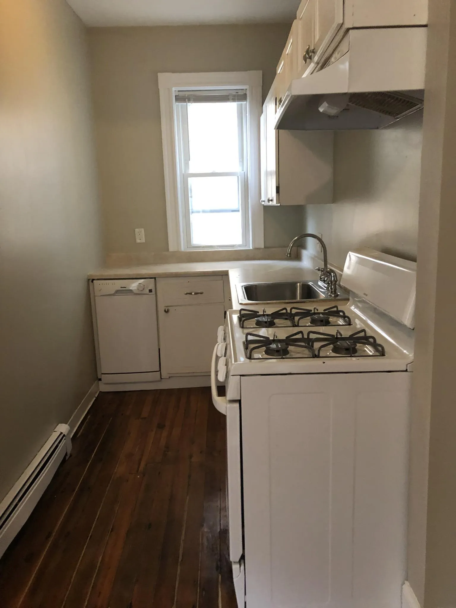 4 bed, 1 bath apartment for rent at 109 Congress Ave Unit 1, Chelsea — photo 1 of 10