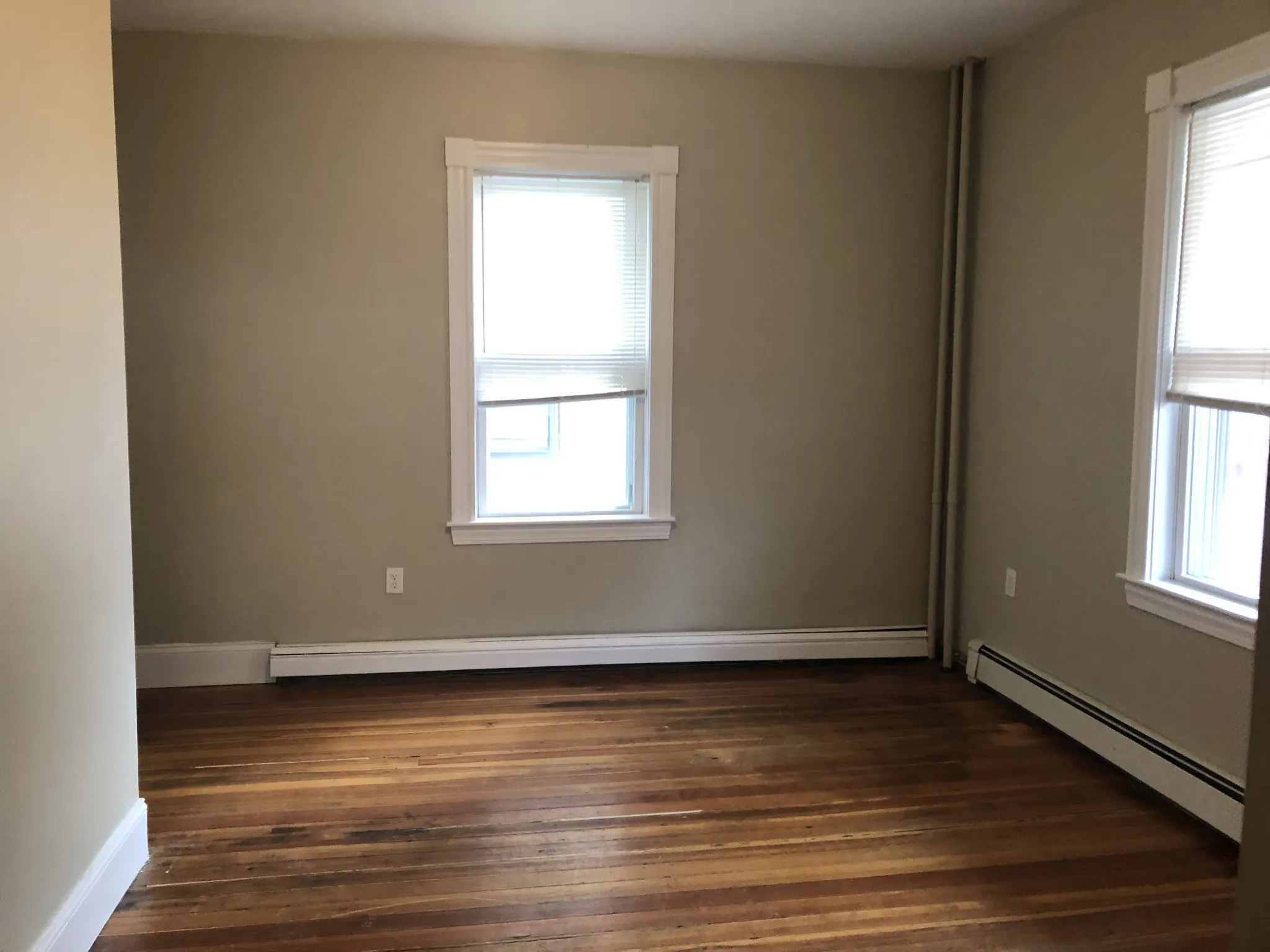 4 bed, 1 bath apartment for rent at 109 Congress Ave Unit 1, Chelsea — photo 2 of 10