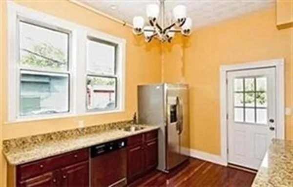 2 bed, 1 bath apartment for rent at 109 Cushing Unit 1, Strawberry Hill — photo 2 of 9