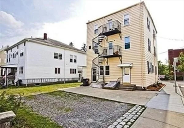 2 bed, 1 bath apartment for rent at 109 Cushing Unit 1, Strawberry Hill — photo 7 of 9