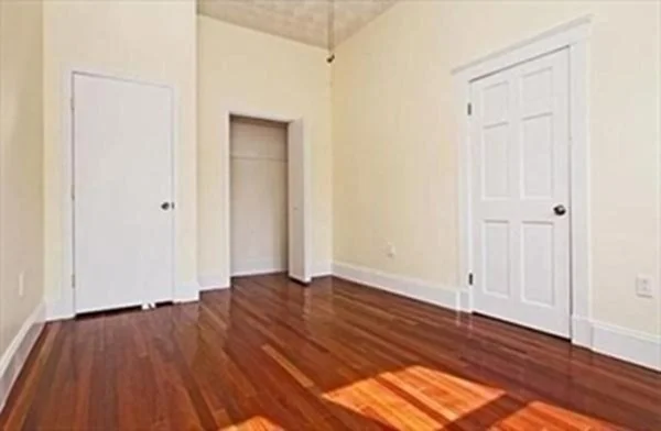 2 bed, 1 bath apartment for rent at 109 Cushing Unit 1, Strawberry Hill — photo 3 of 9