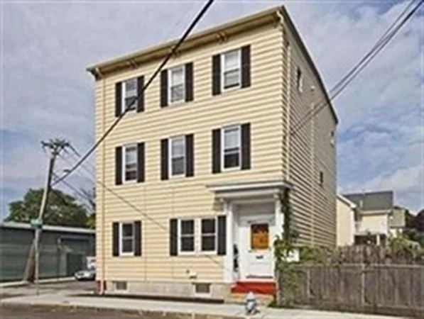2 bed, 1 bath apartment for rent at 109 Cushing Unit 1, Strawberry Hill — photo 9 of 9