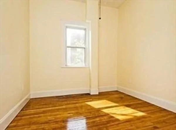 2 bed, 1 bath apartment for rent at 109 Cushing Unit 1, Strawberry Hill — photo 4 of 9
