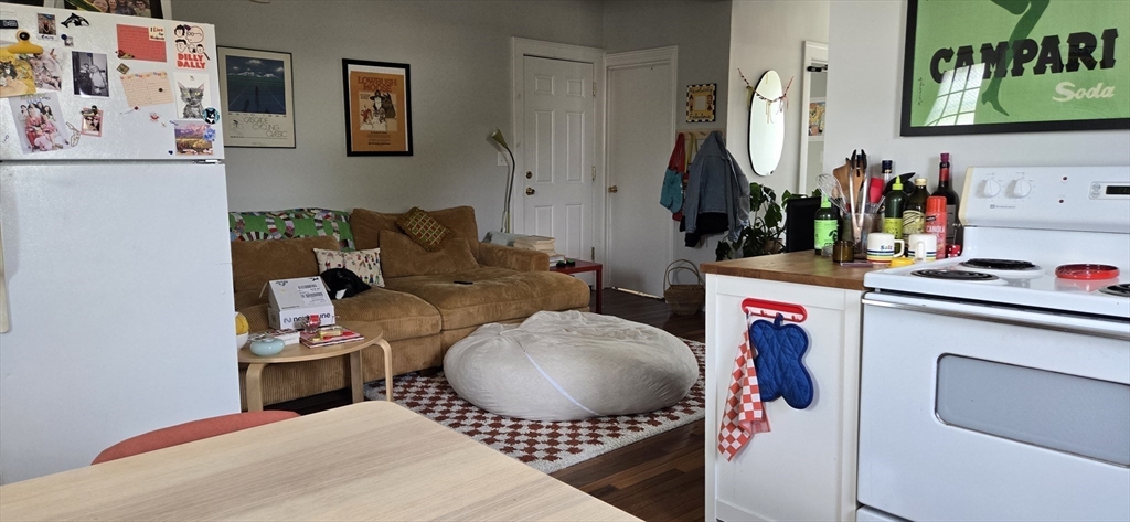 2 bed, 1 bath apartment for rent at 109 Cushing Unit 2, West Cambridge — photo 4 of 10
