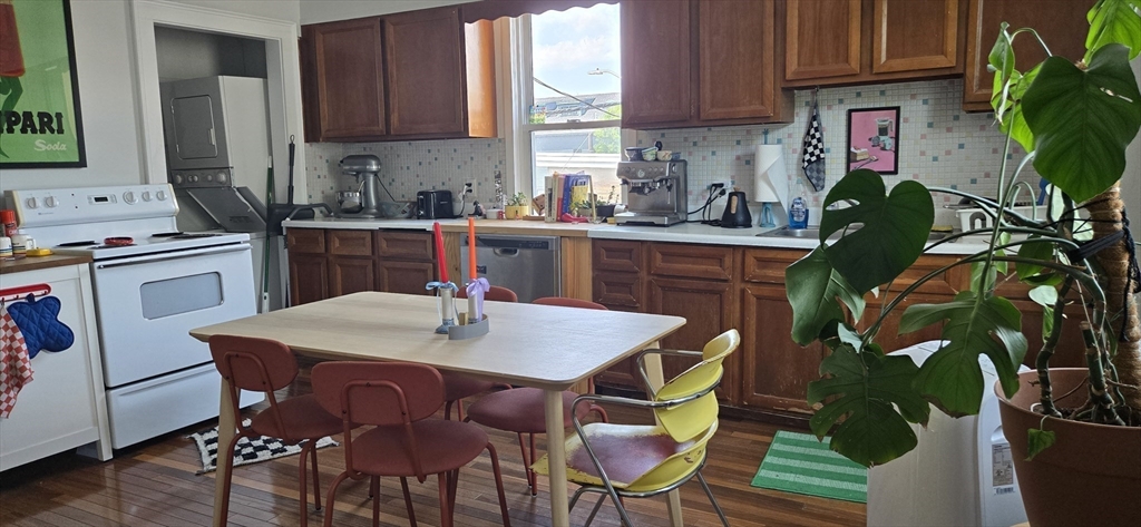 2 bed, 1 bath apartment for rent at 109 Cushing Unit 2, West Cambridge — photo 2 of 10